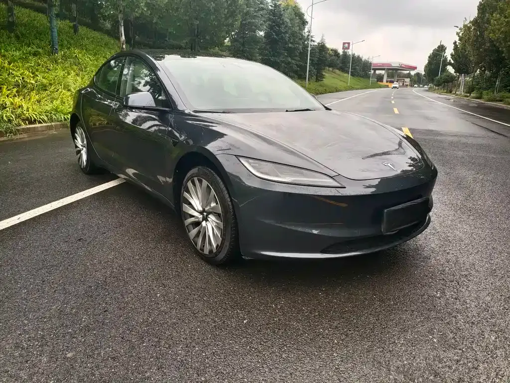 Tesla Model 3 — фото 3