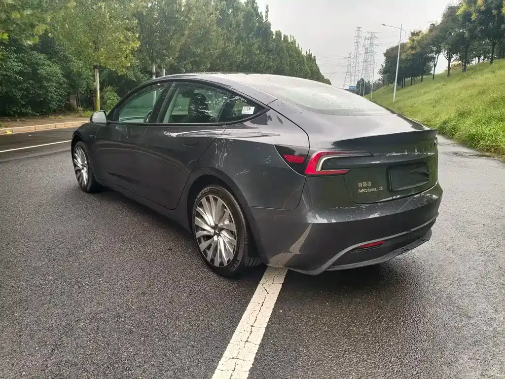Tesla Model 3 — фото 9