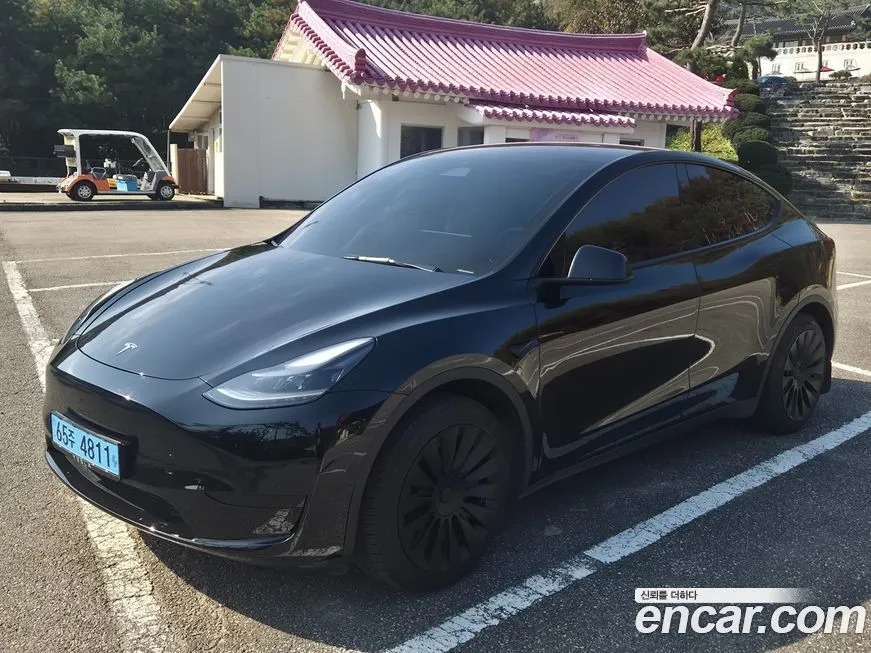 Tesla Model Y — фото 1