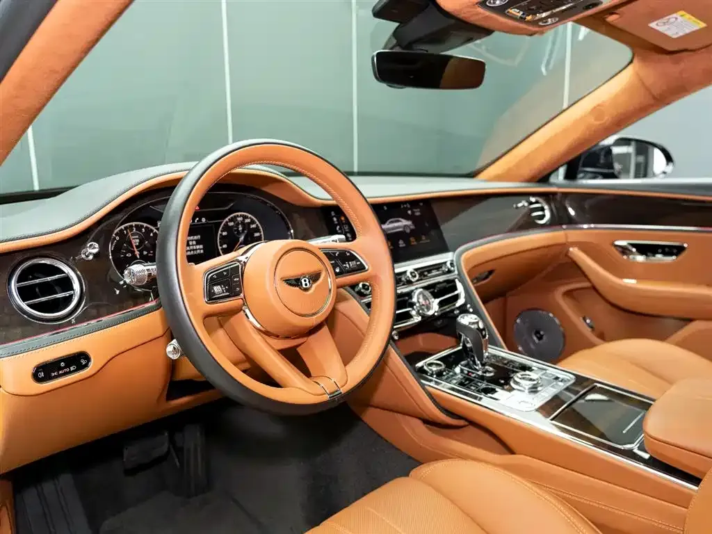 Bentley Flying Spur PHEV — фото 10