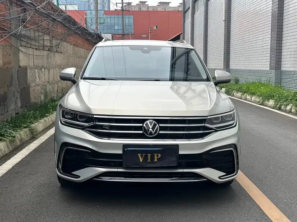 Volkswagen Tiguan L — фото 2