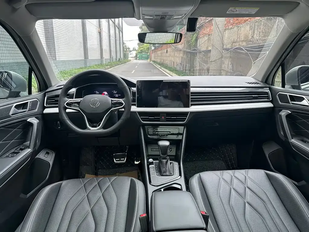 Volkswagen Tiguan L — фото 4