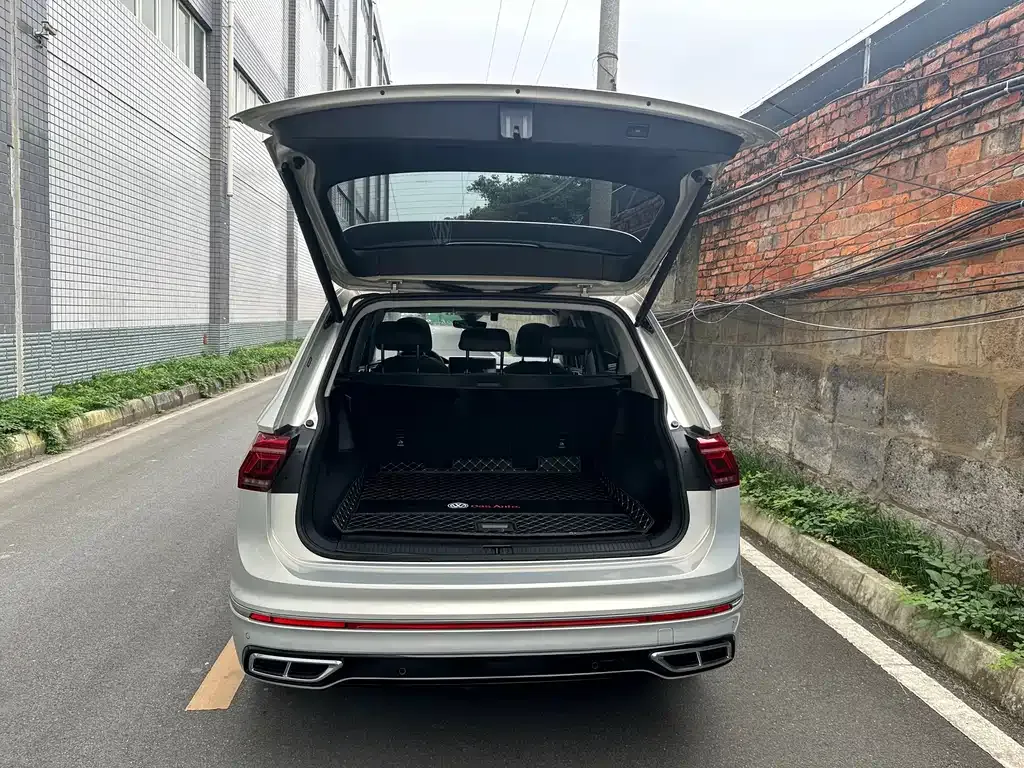 Volkswagen Tiguan L — фото 8