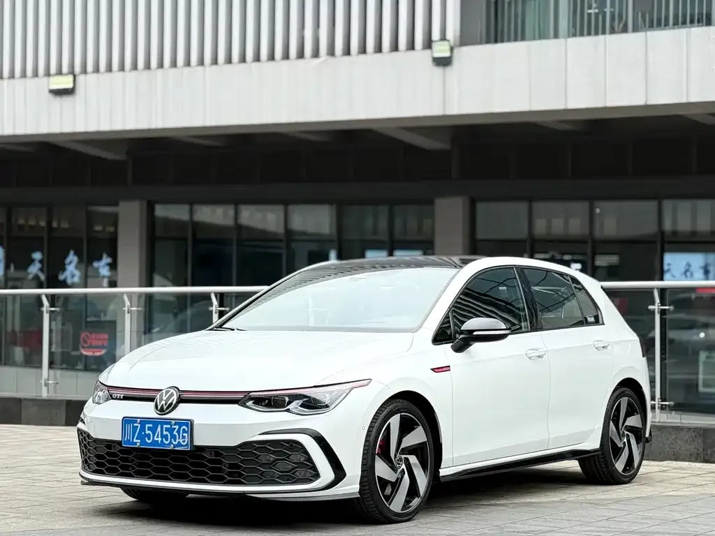 Volkswagen Golf GTI — фото 1