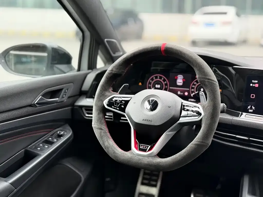 Volkswagen Golf GTI — фото 4