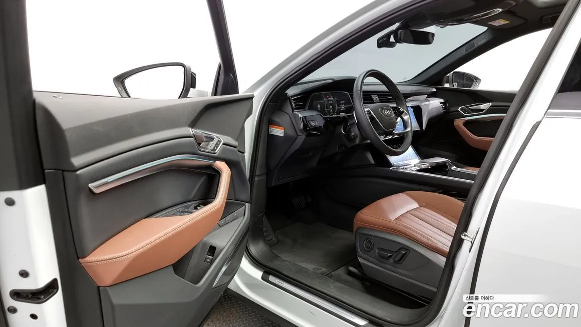 Audi Q8 e-tron — фото 10