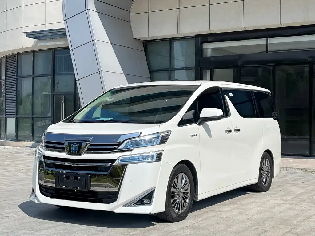 Toyota Vellfire — фото 1