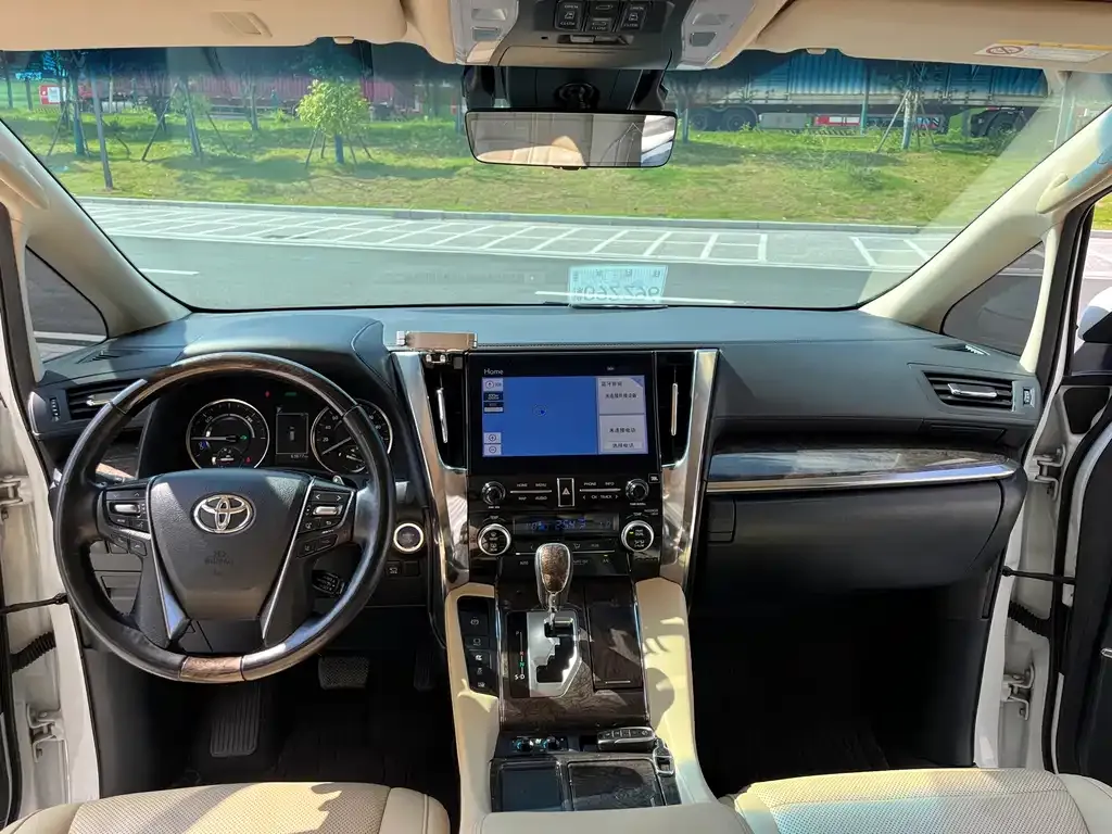 Toyota Vellfire — фото 10
