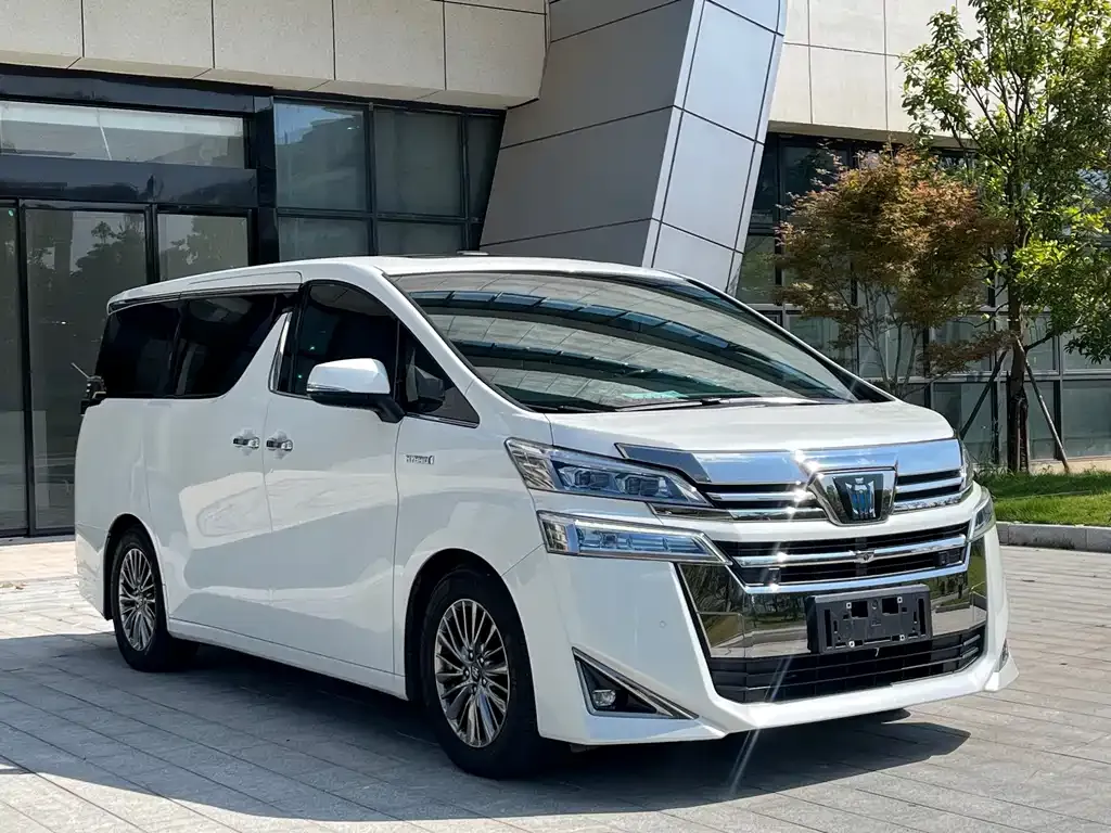 Toyota Vellfire — фото 3