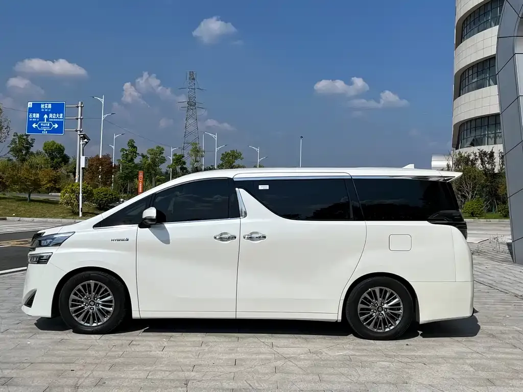 Toyota Vellfire — фото 4