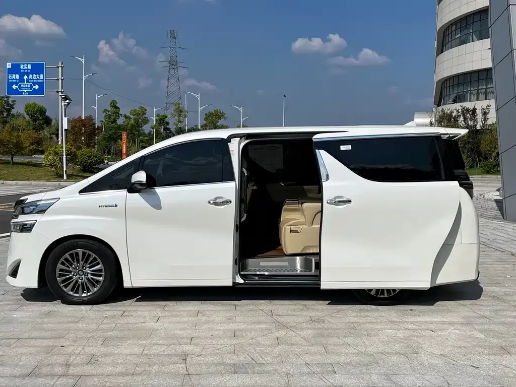 Toyota Vellfire — фото 8
