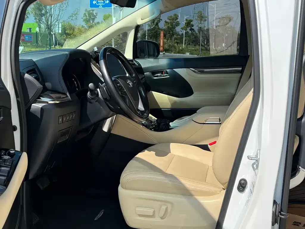 Toyota Vellfire — фото 9