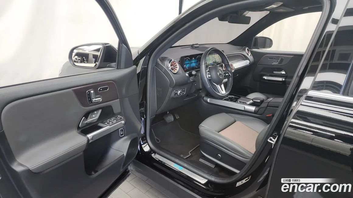 Mercedes-Benz EQB — фото 10