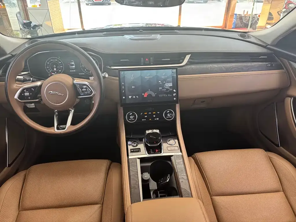 Jaguar XFL — фото 10