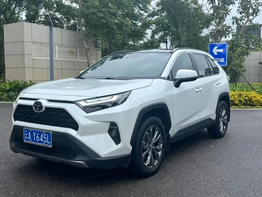 Toyota RAV4 — фото 1