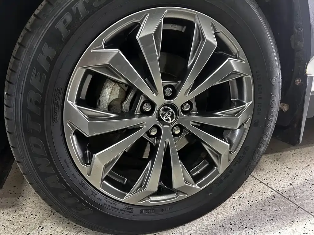 Toyota RAV4 — фото 10