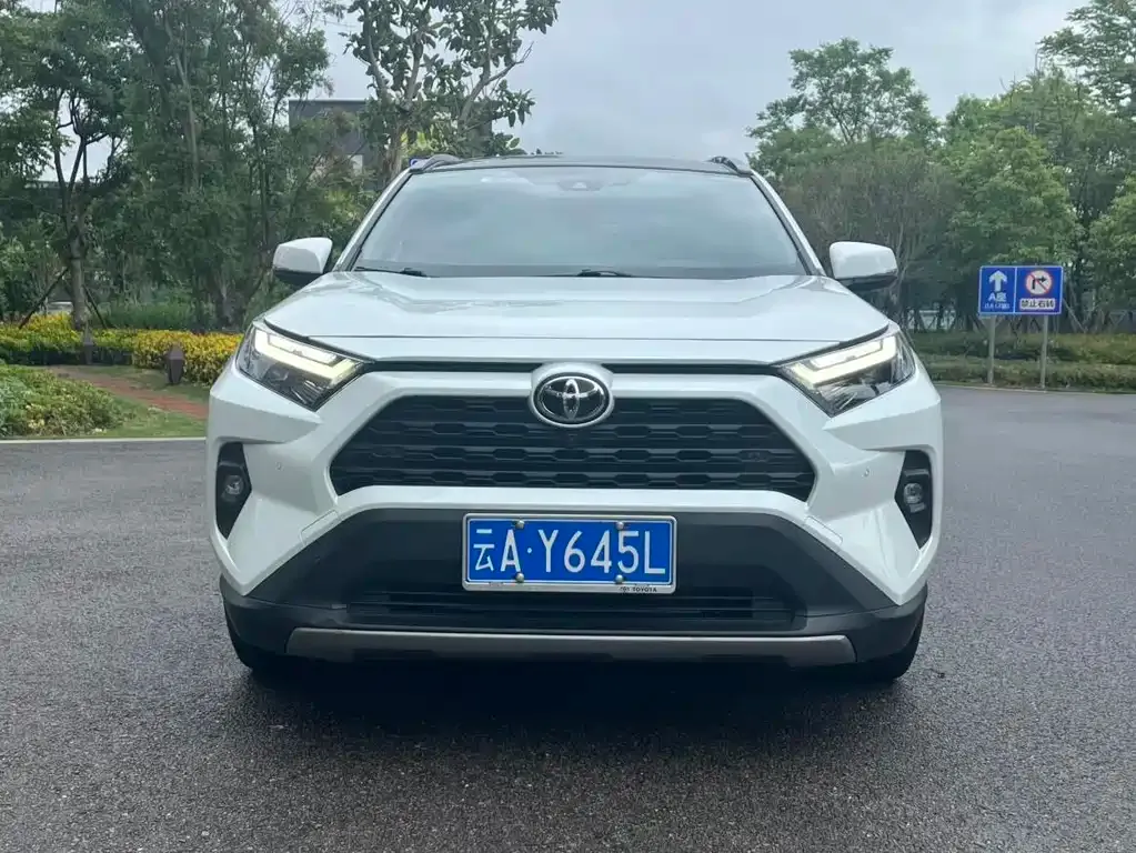 Toyota RAV4 — фото 2