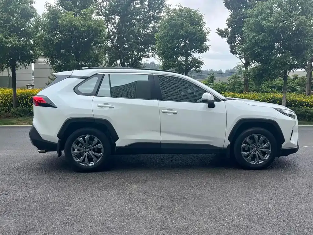 Toyota RAV4 — фото 9