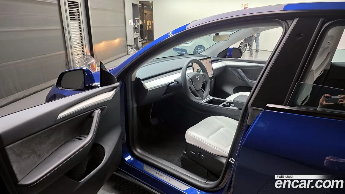 Tesla Model Y — фото 10