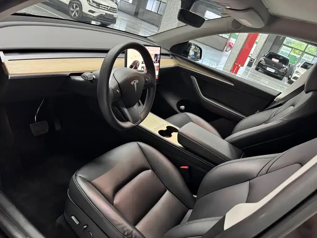 Tesla Model Y — фото 4