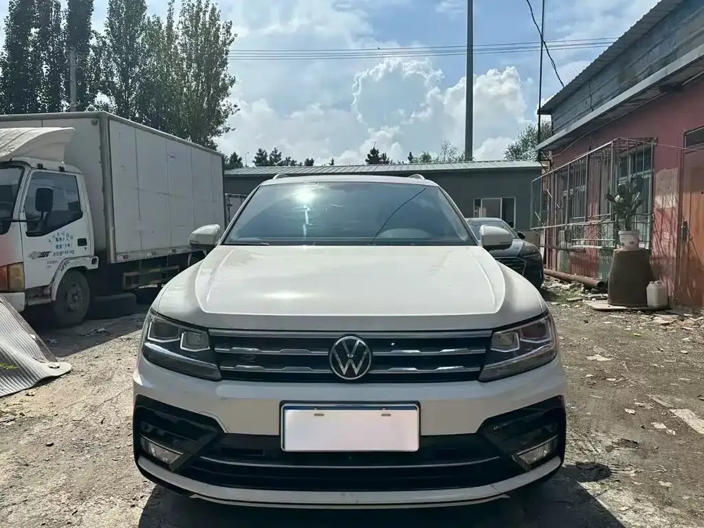Volkswagen Tiguan L — фото 2