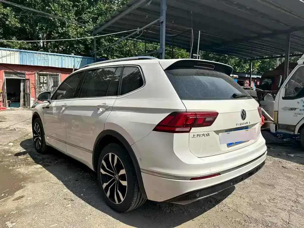 Volkswagen Tiguan L — фото 3
