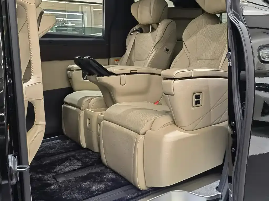 Toyota Alphard — фото 10
