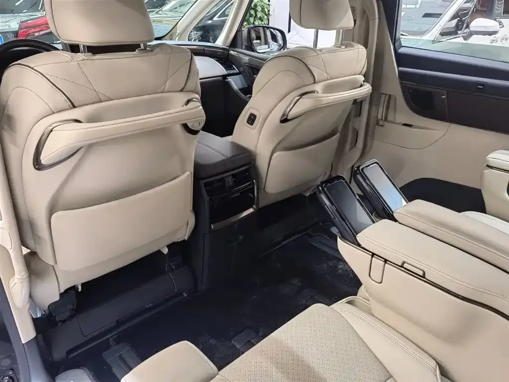 Toyota Alphard — фото 8