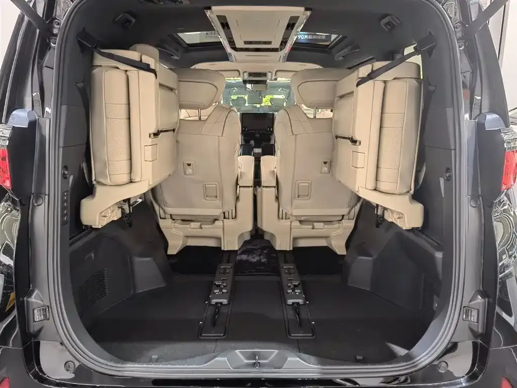Toyota Alphard — фото 9