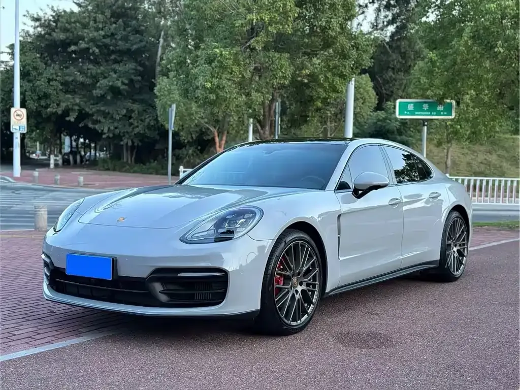 Porsche Panamera — фото 1