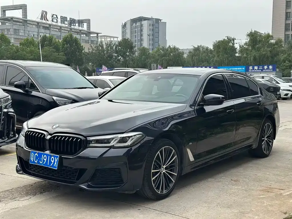 BMW 5 Series — фото 1