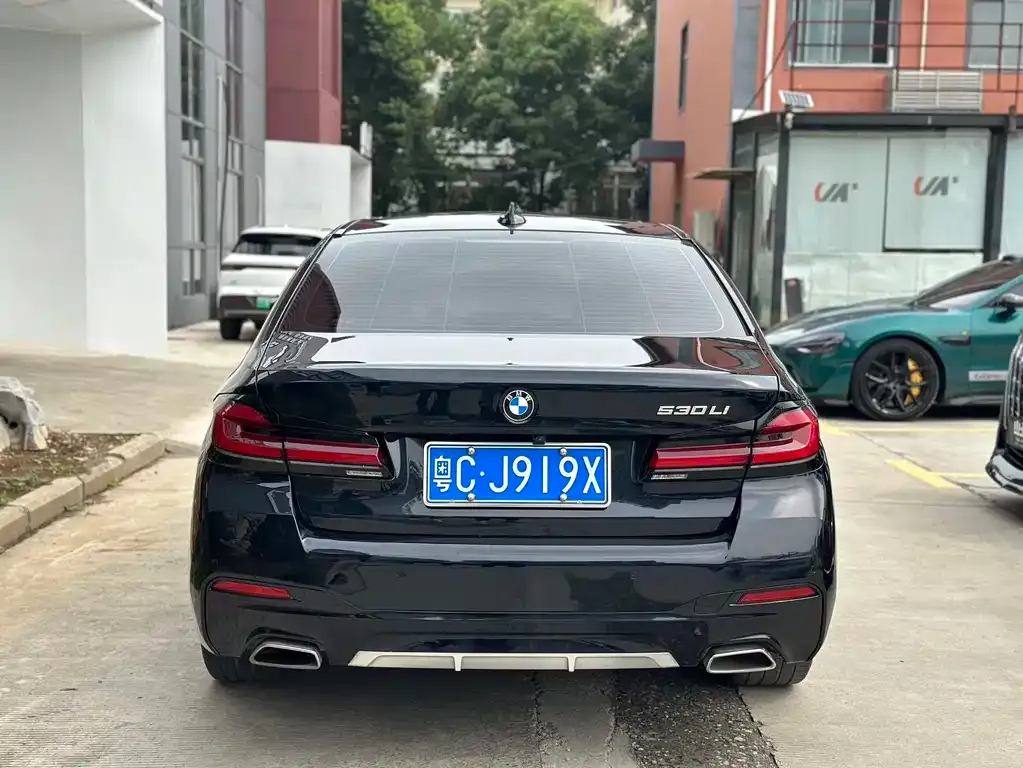 BMW 5 Series — фото 5