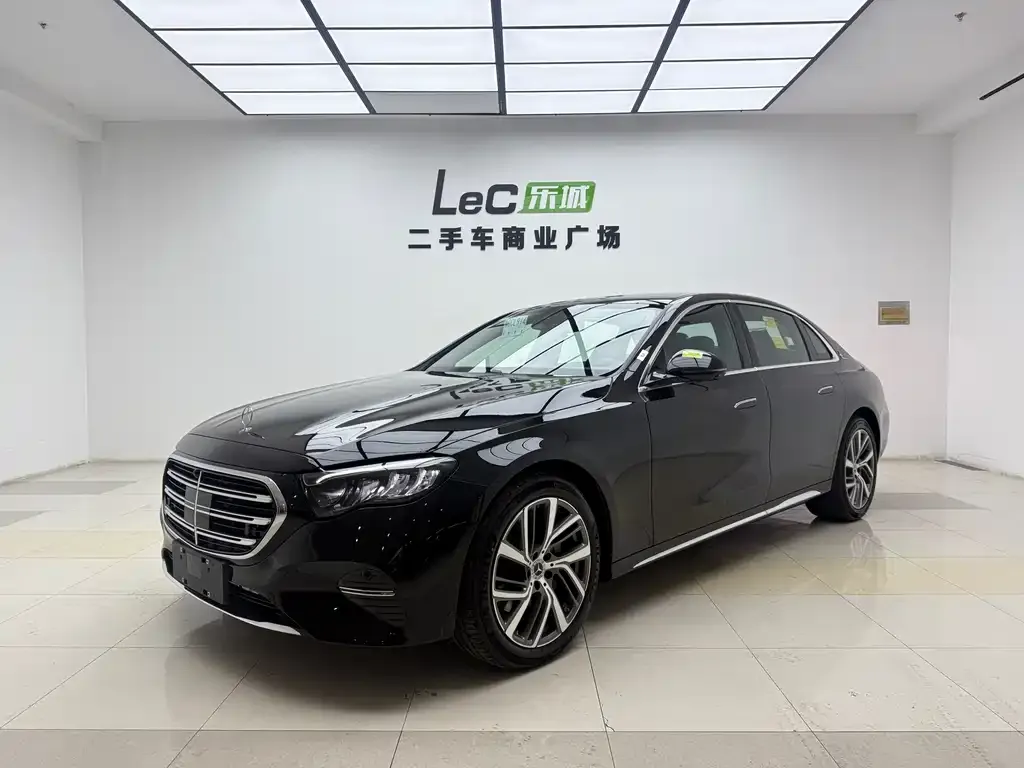 Mercedes-Benz E-Class — фото 1