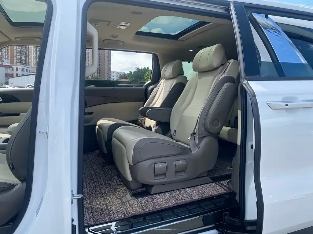Kia Carnival — фото 6