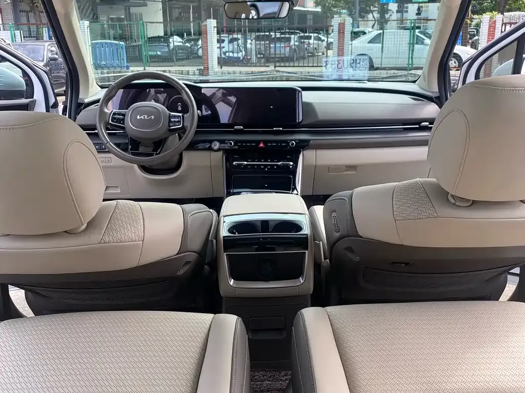 Kia Carnival — фото 8