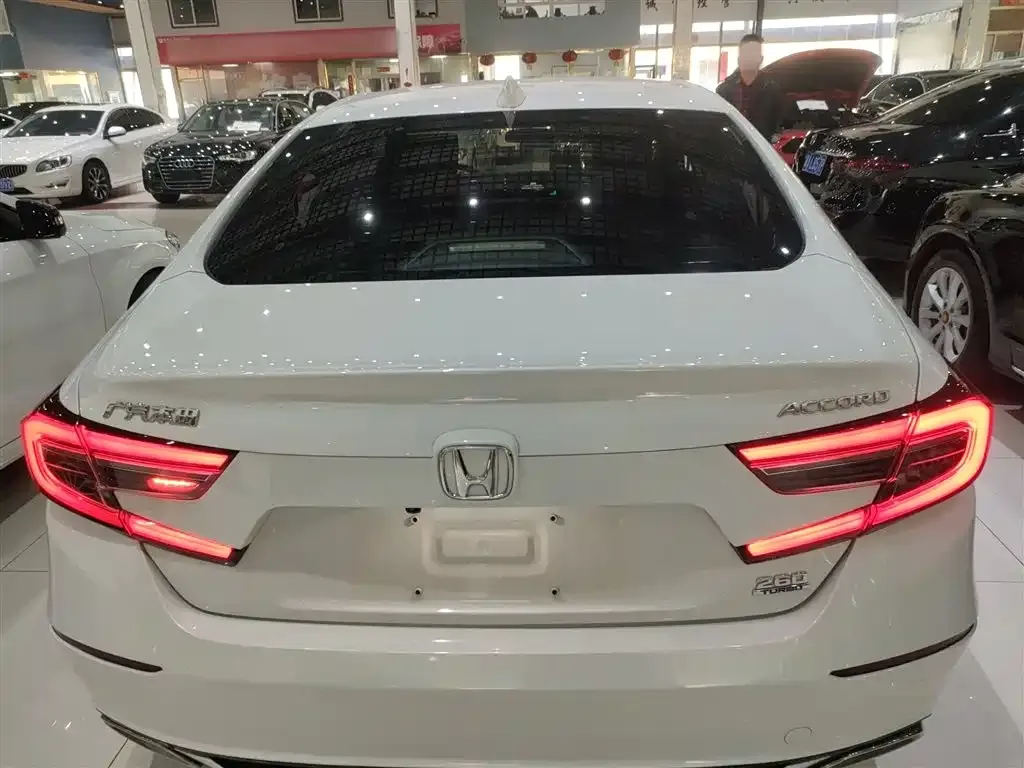 Honda Accord — фото 6