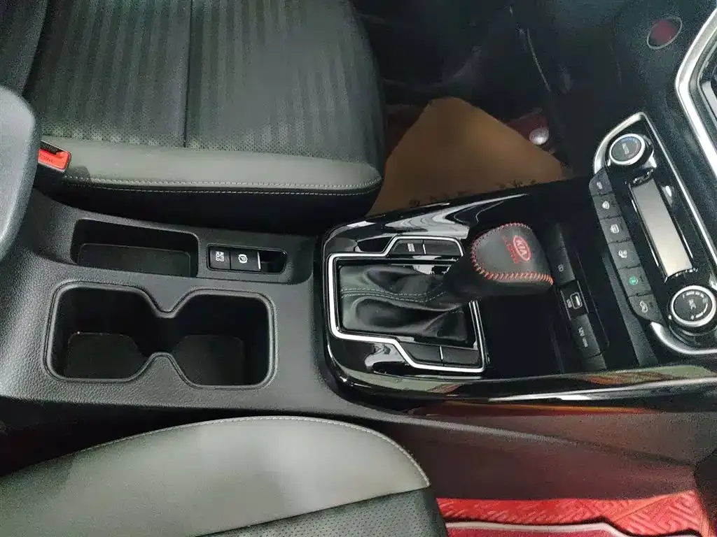 Kia Sportage — фото 10