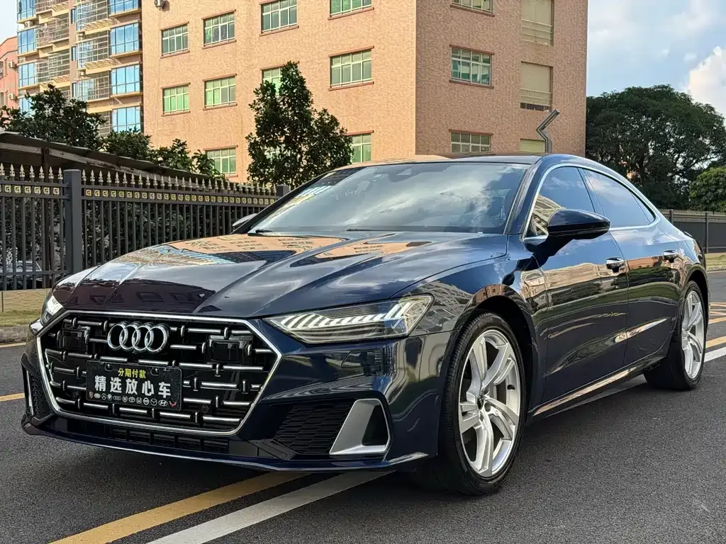 Audi A7L — фото 1