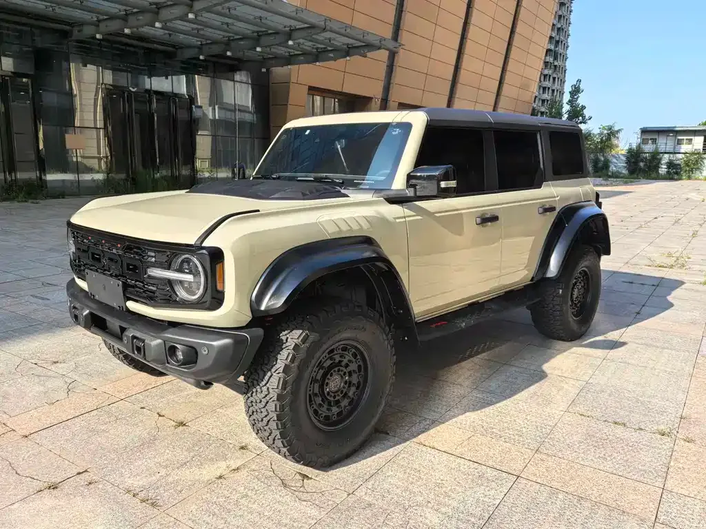 Ford Bronco — фото 1