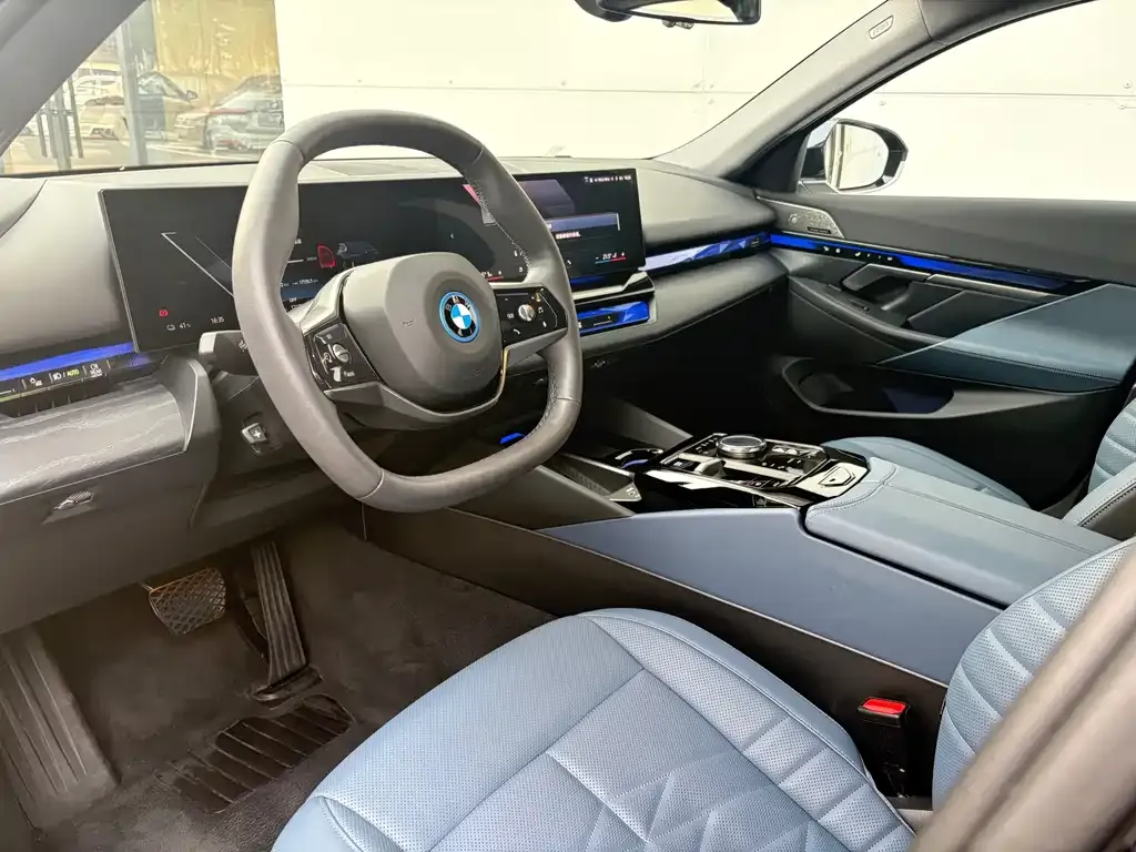BMW i5 — фото 10