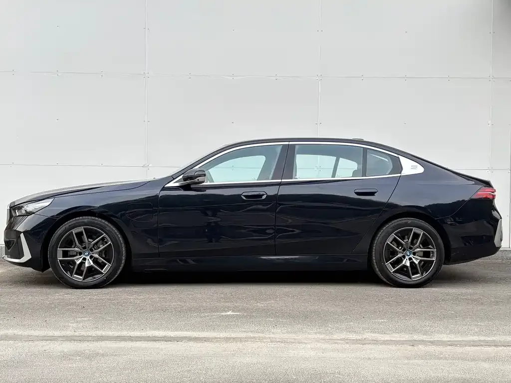 BMW i5 — фото 2