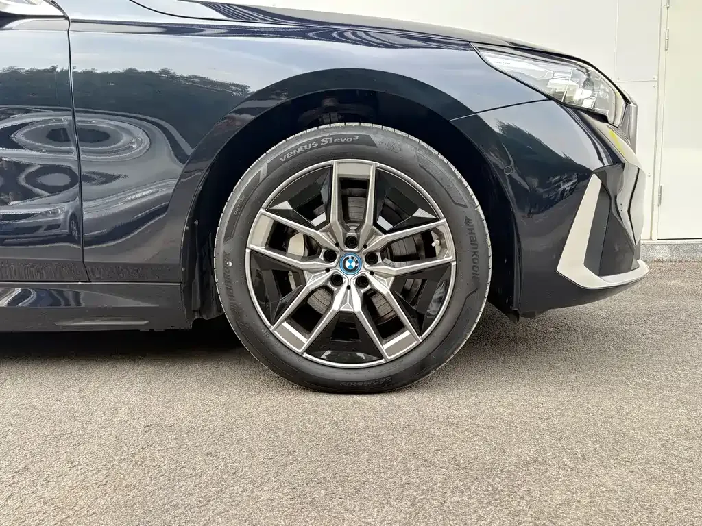 BMW i5 — фото 4
