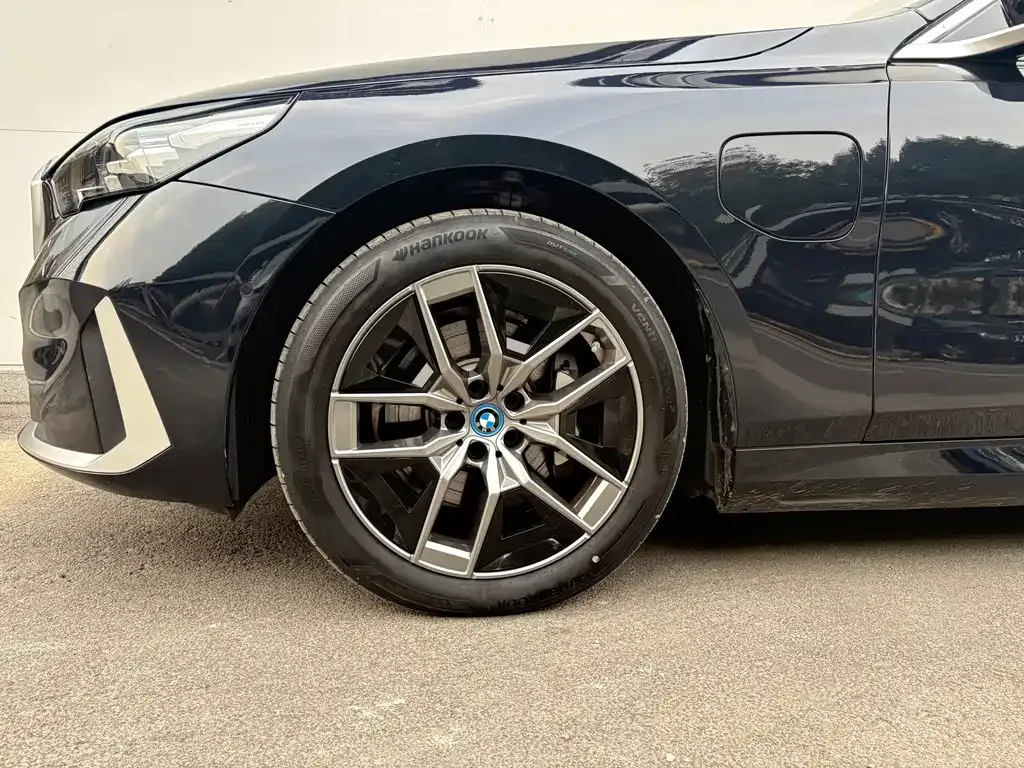 BMW i5 — фото 5