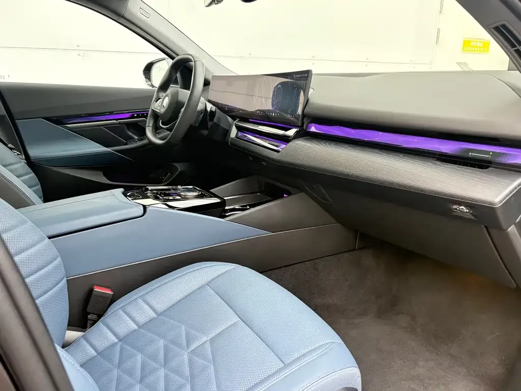 BMW i5 — фото 7