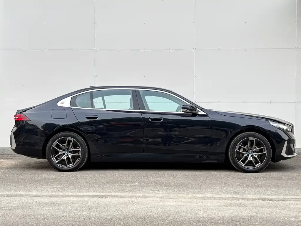 BMW i5 — фото 8