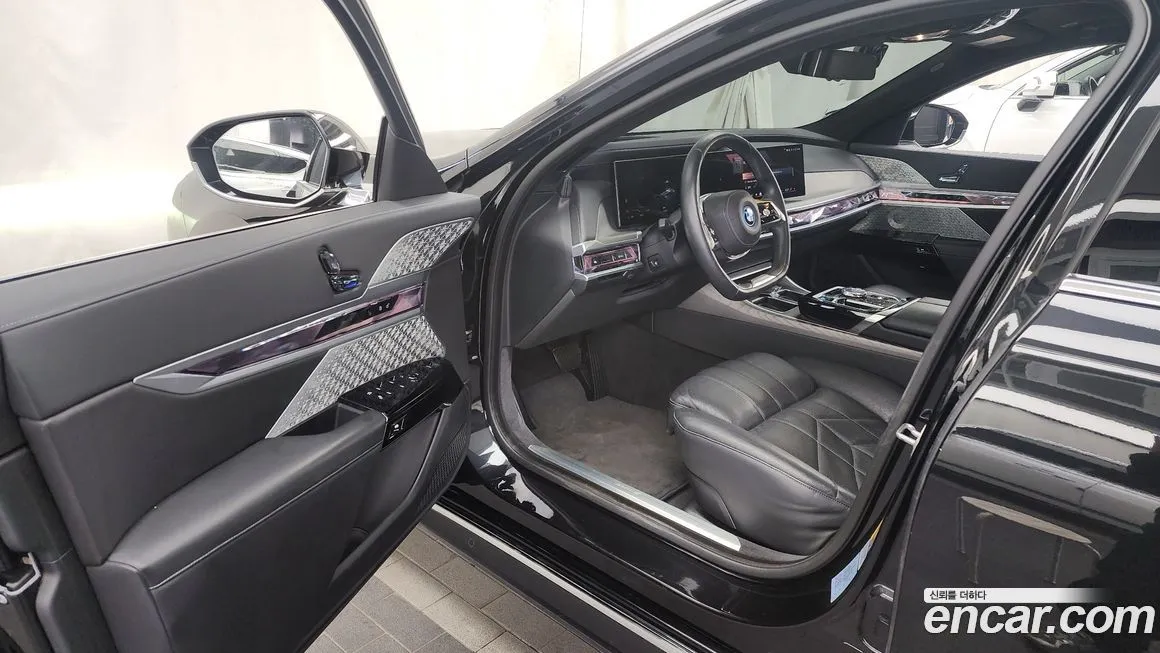 BMW i7 — фото 10
