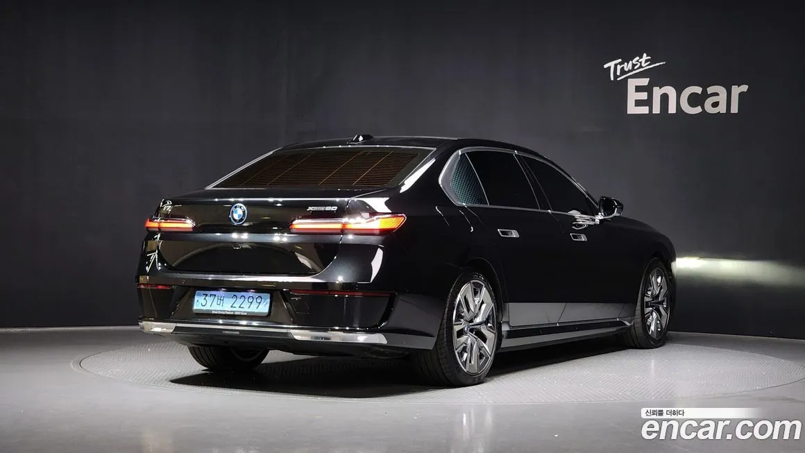 BMW i7 — фото 2