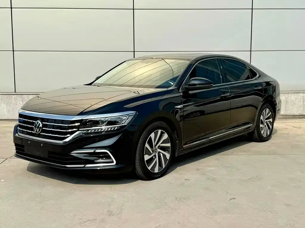 Volkswagen Passat New Energy — фото 1