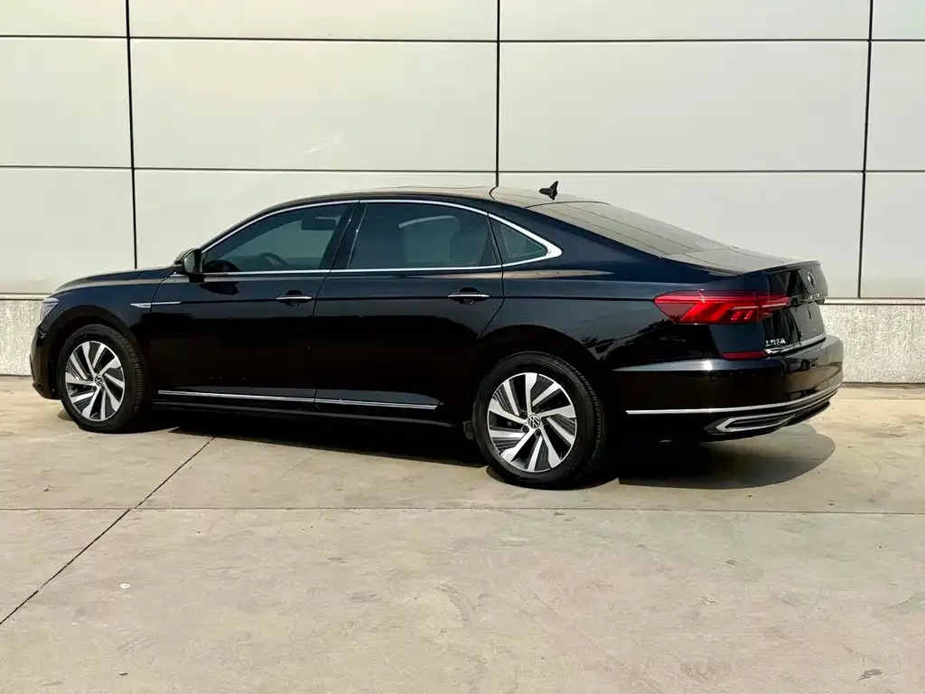Volkswagen Passat New Energy — фото 3