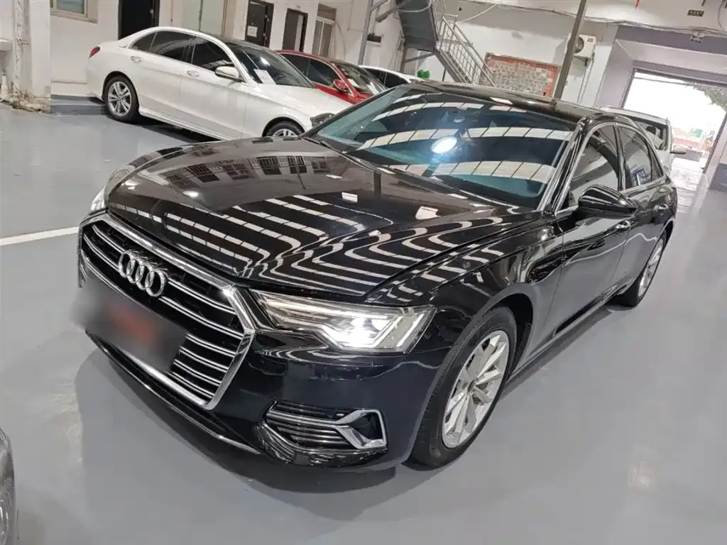 Audi A6L — фото 1